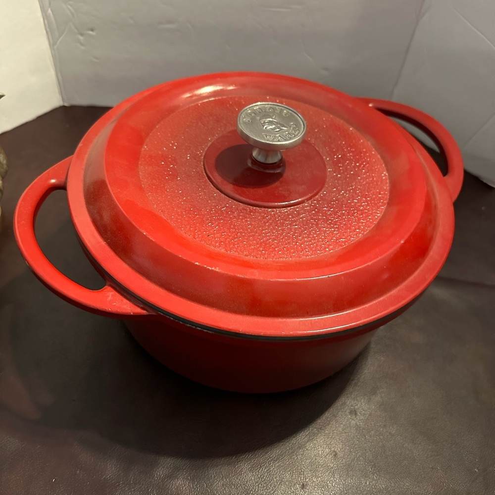 Nordic ware Dutch oven